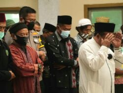 Bupati Bersama Kapolres Subang Turut Mensolatkan Jasad Korban Kecelakaan