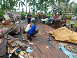 Angin Puting Beliung Menerjang Pemukiman Rumah Warga