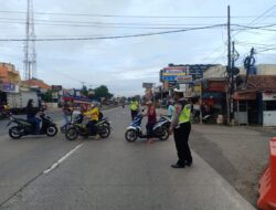 Giat Anggota Lantas Melaksanakan Pelayanan Kepada Masyarakat ,Giat Pengaturan Arus Lalu lintas