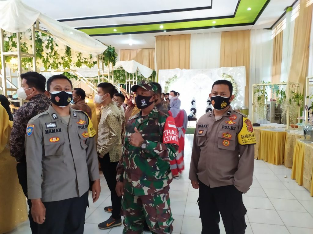 Kegiatan Kepolisian Memberikan Himbauan Dan Pembagian Masker Kepada ...