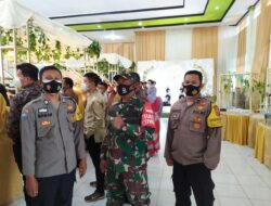 Kegiatan Kepolisian Memberikan Himbauan Dan pembagian masker Kepada warga