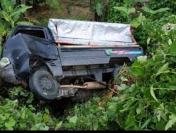 Satu Unit Mobil Carry Masuk Jurang Supir Dan Dua Penumpang Mengalami Luka – Luka.