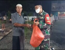 Kodim 0103 Aceh Utara Terus Menjaga Pendisiplinan, Bagikan Masker Kepada Jamaah Shalat Tarawih.