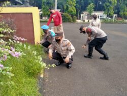 Kegiatan Bersih – Bersih Di Lingkungan Polsek Cibogo