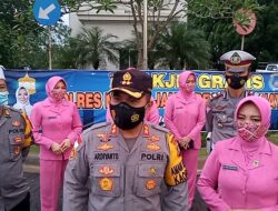 Kapolres muaro jambi,di dampingi waka polres. Berbagi takjil