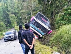 Bus Putra Pelangi Alami Kecelakaan Tunggal Di Jalan Bireuen Takengon