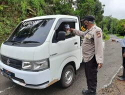 Larangan Mudik, Personil Gabungan Di Pos Perbatasan Gowa-Sinjai Periksa Warga Yang Melintas