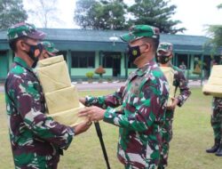 Jelang Lebaran, Dandim 0420/Sarko Bagikan Bingkisan THR Idul Fitri 1442 H