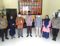 Kapolres Gowa Serahkan Zakat Fitra Personil Polres Gowa Dan Batuan Kepada Panti Asuhan