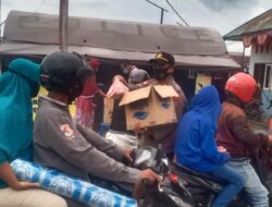 Personel Polres Buol Berbagi Ta’jil Jelang Berbuka Puasa Serta Himbau Protkes