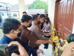 Pemotongan Pita Tandai Peresmian Gedung Sentra Pelayanan Publik Terpadu Polres Sinjai