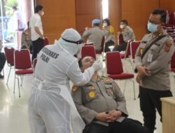 Sebanyak 30 Pejabat Polda Jambi Melakukan Swab PCR.