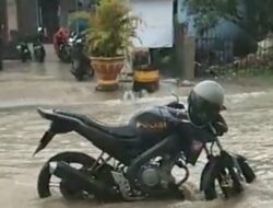 Terkesan asal jadi pembangunan drainase Atau parit jalan Diponegoro Nias Selatan namun tetap banjir