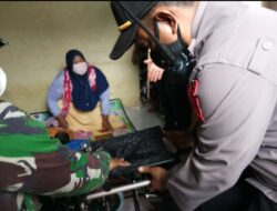 Kapolres Lhokseumawe Bantu Balita Cacat Mental Pasca Operasi Di Gampong Kede Aceh