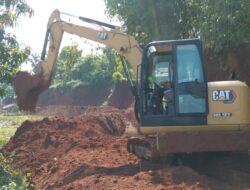 Respon Bencana Tanah Longsor, BPBD Subang Turunkan Alat Berat