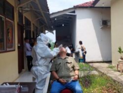 Tim gabungan Polres Tanggamus Amankan Warga di Orgen Tunggal Semaka.  Diswab Antigen dan Test Urine