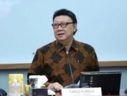 Tersangkut Dugaan Jual Beli Vaksin Covid-19.   Menteri PANRB Usulkan Pemecatan PNS terlibat.