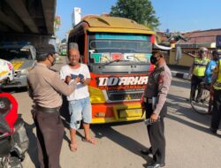 Ops Yustisi Polsek Pamanukan Bagikan Masker Di Wilayah Hukumya