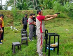 Tingkatkan Kemampuan Personel, Polres Sinjai Gelar Latihan Menembak