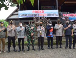 Wakapolda Sulsel Sambangi Kampung Tangguh Panyili Dalam Rangka Hari Bhayangkara Ke-75 Polres Bone