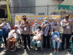 HUT Bhayangkara, Polsek Medan Timur Bagi Sembako Kepada Penyandang Disabilitas