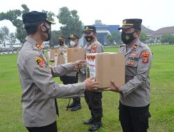 Sambut Hari Bhayangkara ke-75, Polres Tulang Bawang Bagikan Ribuan Paket Sembako