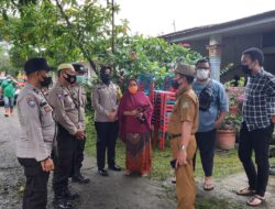 Wakapolsek Medan Helvetia Bersama Kanit Binmas Dan Anggota Bhabinkamtibmasnya Melayat ke rumah Duka Korban Tertimpa Pohon