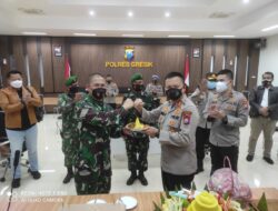 Dandim 0817 Beri Kejutan Kapolres Gresik di HUT Bhayangkara ke-75