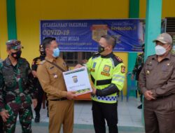 Dengan Bersepeda Motor, Kapolda Bersama Danrem 031/WB Tinjau Pos PPKM Dan Pelaksanaan Vaksinasi Di Kerinci Kanan Siak