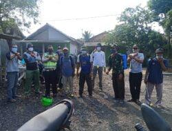 Bhabinkamtibmas Desa Mandalawangi Mendampingi Giat Penyemprotan Desinfektan Di Wilayah Desa Mandalawangi