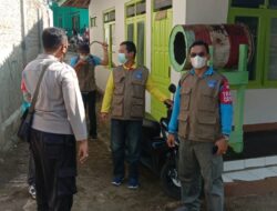 Giat Bhabinkamtibmas Melaksanakan Penyemprotan Disifektan Dan Himbauan Edukasi Kepada Warga Dusun Tanjungwangi