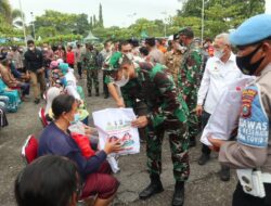 Kapolda Sumut dan Pangdam I/BB Serahkan Sembako Bagi Masyarakat