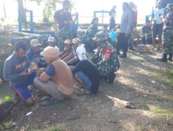 Sinergitas TNI-Polri dalam Kegiatan Kerja bakti bersama warga Masya di Desa Ajangpulu Kecamatan Sibulue.