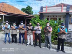 Giat Bhabinkamtibmas Melaksanakan Penyemprotan Disifektan Dan Himbauan Edukasi kepada Warga Dusun Palasari Dalam Rangka PPKM MIKRO