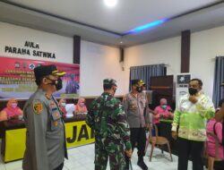 Kapolres Sinjai Bersama Forkopimda Pantau Langsung Pelaksanaan Vaksinasi Massal.