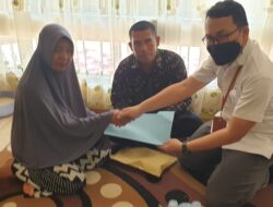 Kepala Jasa Raharja Perwakilan Lhokseumawe Santuni Korban Tabrak Lari Di Muara Satu