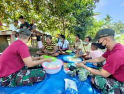 TNI Memberikan Keterampilan Membuat Kripik Pisang Kepada Mama-mama di Papua