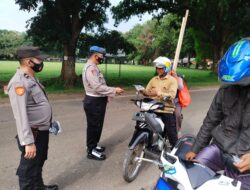 Kegiatan Edukasi Dan Himbauan Dan Pembagian Masker Sehubungan Dengan Pemberlakuan Pembatasan Kegiatan Masyarakat (PPKM) Darurat Jawa-Bali Di Wilayah Kec. Cibogo Kab. Subang