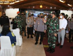 Panglima TNI dan Kapolri Tinjau Serbuan Vaksinasi di Solo