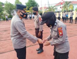 Ucapkan Tribrata dan Catur Prasetya Saat Apel Pagi, dapat Hadiah Dari Wakapolres Sinjai.