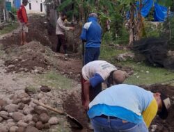 Pupuk Kebersamaan, Aipda Indra Gunawan Bergotong Royong Bersama Warga Binaannya