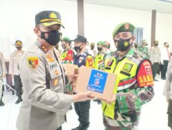 Berjuang Bersama Melawan Covid-19, Kapolres Sinjai Didampingi Dandim 1424 Sinjai Salurkan Bantuan PPKM Darurat Secara Simbolis.