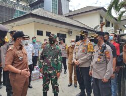 Kapoldasu dan Pangdam Beri Bantuan Kepada Personil di Mapolsek Medan Timur