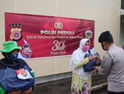 HUT ke-30, Alumni Akpol 91 Bharadaksa Polda Aceh Bagikan Sembako di Pasar Lambaro