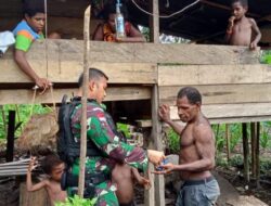 NI MemTbagikan Gunting Kuku, sabun, shampo dan pasta gigi kepada Masyarakat Papua