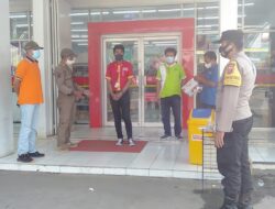 Kegiatan Berupa Penempelan Teguran Stiker Dalam Rangka PPKM Darurat (Pemberlakuan Pembatasan Kegiatan Masyarakat)