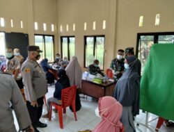 Kapolsek Bajeng Gowa Bersama Danramil 06/Bajeng, Pantau Pelaksanaan Vaksinasi Massal Di 2 Kecamatan