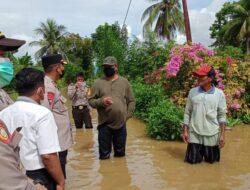 Kapolres Pulau Buru Dan Team Kunjungi Lokasi Banjir di Desa Waeleman