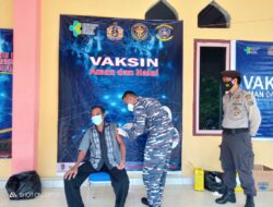 Polres Kepulauan Sangihe Bekerja Sama Dengan Lanal Tahuna Adakan Vaksinasi Kepada Masyatakat