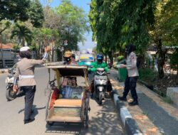 Kegiatan Posko Dapur Umum Polres Subang Bagi-Bagi Nasi Kotak Peduli Covid-19 Di Kab. Subang